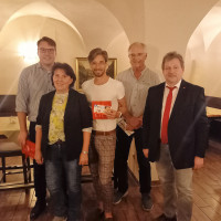 Ortsvereinsvorsitzender Jürgen Sommer (rechts) konnte Sebastian Koch, Angelika Ritt-Frank, Matthias Jobst und Bruno Lehmeier in Donaustauf begrüßen.